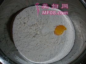 豆渣好去处-------【豆渣香葱麻酱烧饼】的做法步骤：1