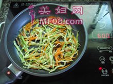 【鲜蔬奶酪鸡蛋饼】--- 营养又美味的独特风味的做法步骤：5
