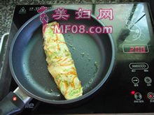 【鲜蔬奶酪鸡蛋饼】--- 营养又美味的独特风味的做法步骤：8