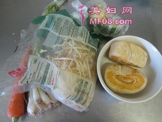 什锦炒馒头丁的做法步骤：1
