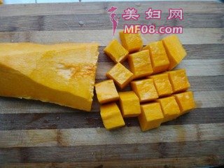 吃水果一样吃南瓜——杏仁南瓜的做法步骤：1