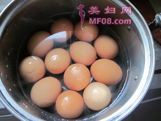 卤鸡蛋的做法步骤：2