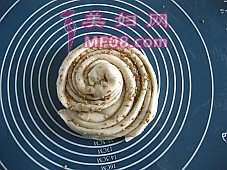 椒盐手抓饼的做法步骤：12