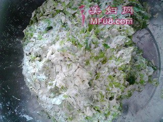 榆钱窝窝头的做法步骤：1