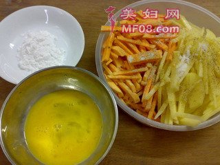 红薯土豆煎饼的做法步骤：2