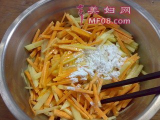 红薯土豆煎饼的做法步骤：3