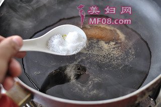 老醋花生的做法步骤：8