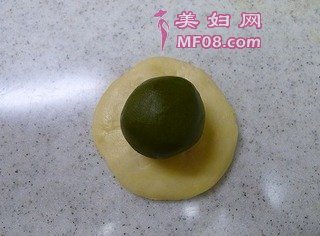 抹茶红豆酥的做法步骤：10