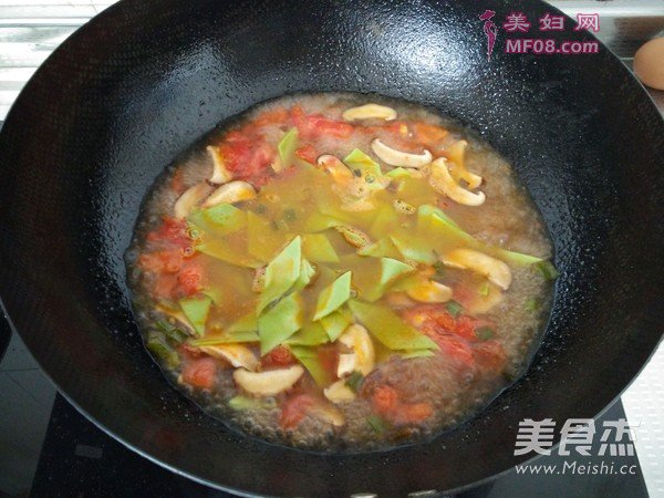 #幼儿3岁菜谱#茄汁香菇面片的做法