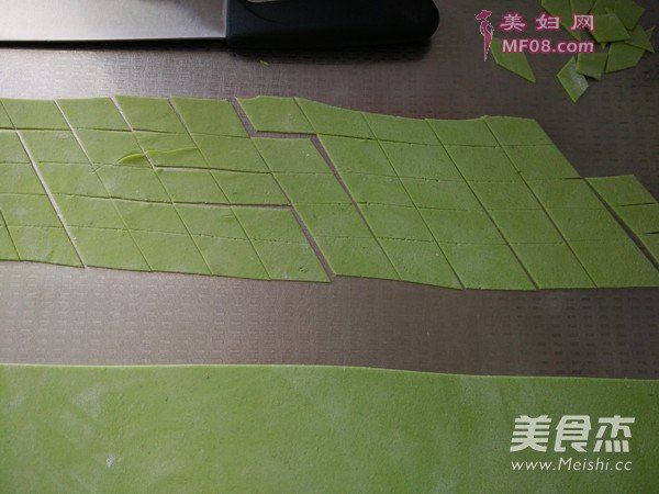 #幼儿3岁菜谱#茄汁香菇面片的做法