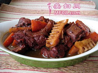 鸭腿炖春笋