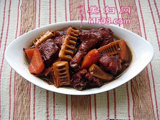鸭腿炖春笋
