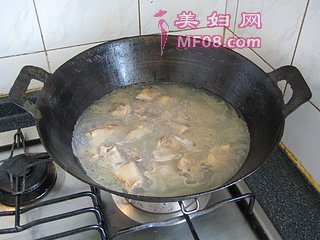 鸭腿炖春笋