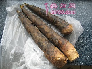 鸭腿炖春笋