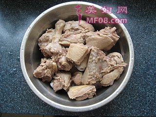 鸭腿炖春笋