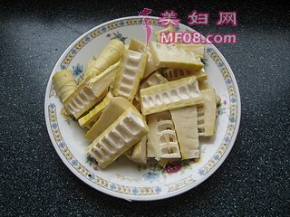 鸭腿炖春笋