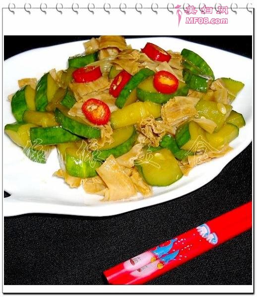 腐竹炒黄瓜的做法1