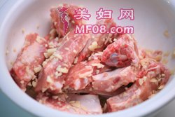 蒜香排骨步骤2