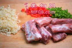 蒜香排骨步骤1