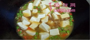 豌豆肉末烧豆腐步骤7