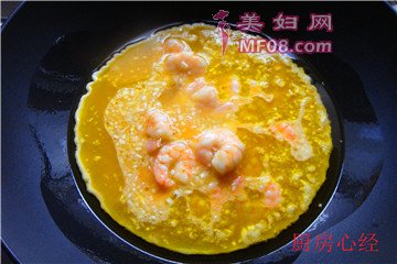 滑蛋虾仁步骤