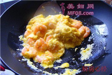 滑蛋虾仁步骤