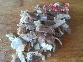 柿子椒炒腊肉步骤5