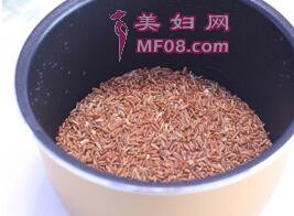 红米饭的做法步骤1