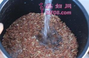 红米饭的做法步骤2