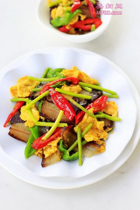 腊肉炒鸡蛋的做法