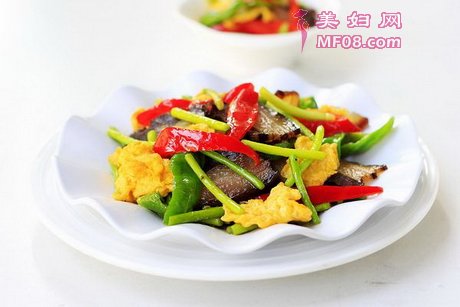 腊肉炒鸡蛋的做法步骤