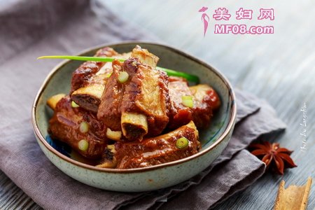 茄汁排骨配米饭
