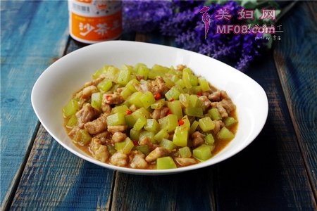 莴笋酱肉丁的做法