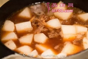 萝卜牛腩步骤7