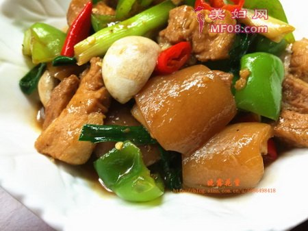 蘑菇辣椒炒肉的做法