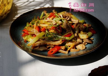 芹菜炒卤猪肚