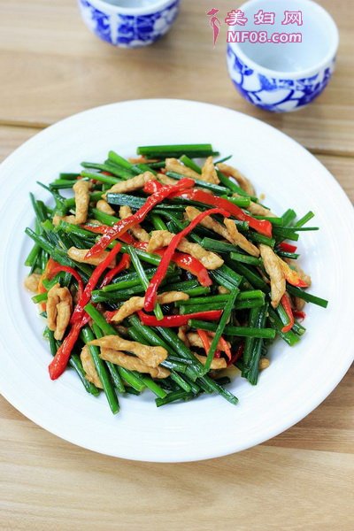 韭菜苔炒肉丝的做法