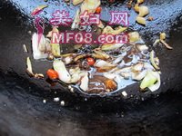 蒜香酱焖黄鱼步骤7