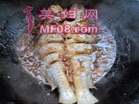 蒜香酱焖黄鱼步骤12