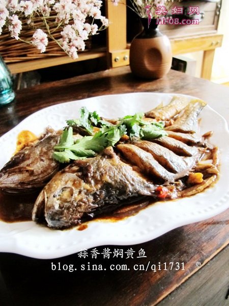 蒜香酱焖黄鱼的做法