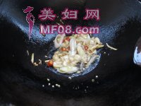 蒜香酱焖黄鱼步骤6