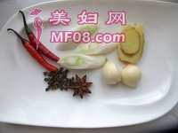 蒜香酱焖黄鱼步骤2