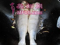 蒜香酱焖黄鱼步骤9