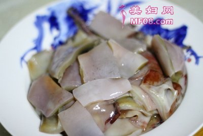 家常风味青椒炒鱿鱼步骤1