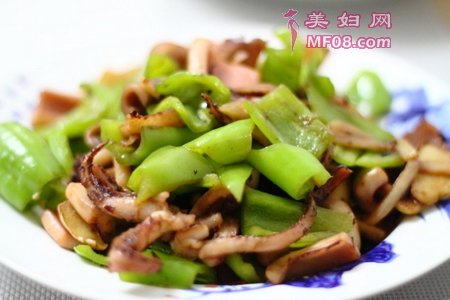 家常风味青椒炒鱿鱼的做法