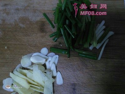 干锅茶树菇步骤3
