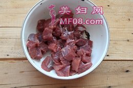 杏鲍菇牛柳粒步骤3