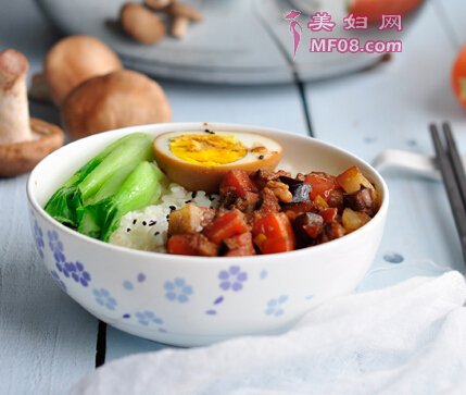 胡萝卜香菇卤肉饭