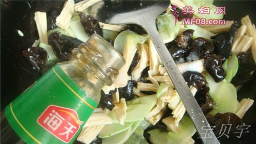 蚝油腐竹木耳步骤6