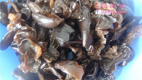 蚝油腐竹木耳步骤2